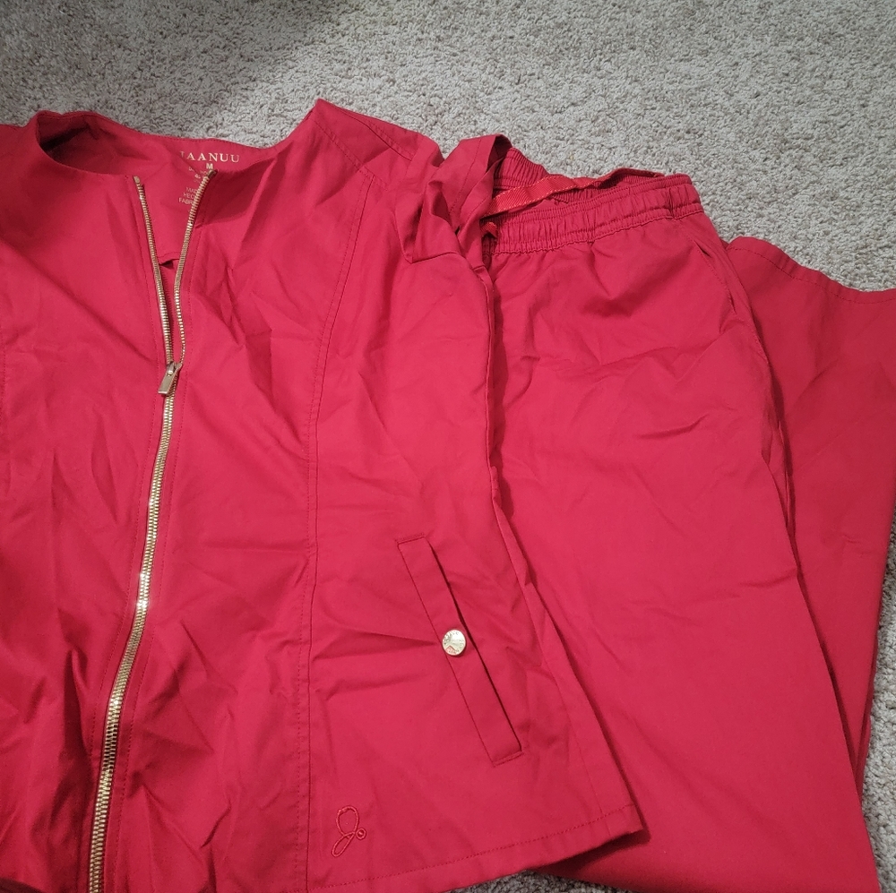 Scrub set